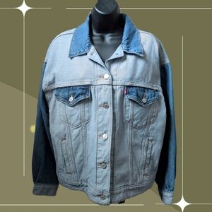 ✨nwt Levi's Inside Out Two Toned Jean Jacket M